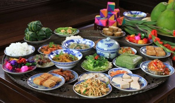 Traditional Tet food offerings to ancestors