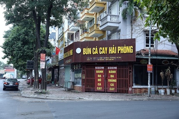 Hanoi orders closure of streetside stalls, religious sites hinh anh 1