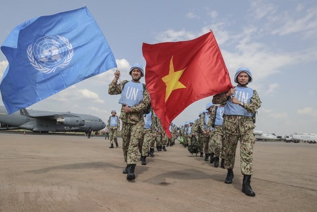 Soldiers in white blouse dedicated to Truong Sa Islands hinh anh 3