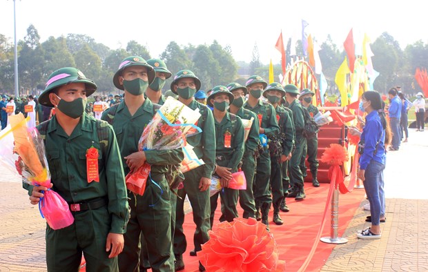 Young people set off for military service hinh anh 3