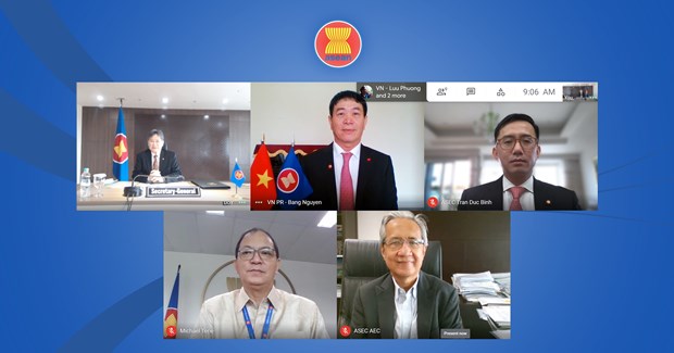 Vietnam’s new representative to ASEAN presents credentials hinh anh 1