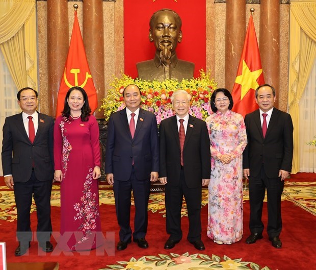 Duty handover ceremony held between former, new State Presidents