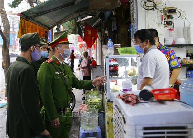 Hanoi, HCM City suspend non-essential services amid COVID-19 hinh anh 1