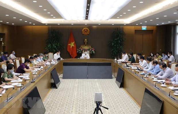 Deputy PM urges more drastic actions against COVID-19 hinh anh 1
