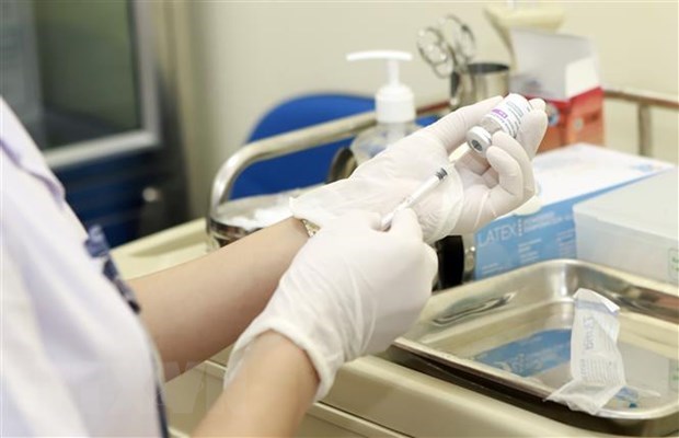 Vietnam records first death from adverse reaction to AstraZeneca COVID-19 vaccine hinh anh 1