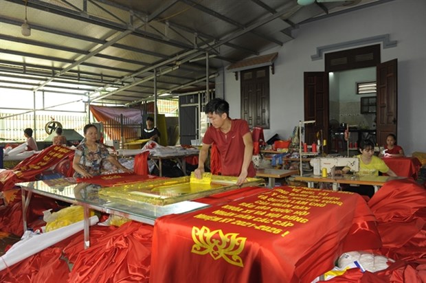 Trade village busy making flags ahead of general election hinh anh 1