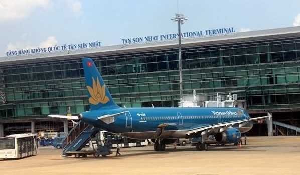 Tan Son Nhat airport stops receiving passengers from abroad hinh anh 1