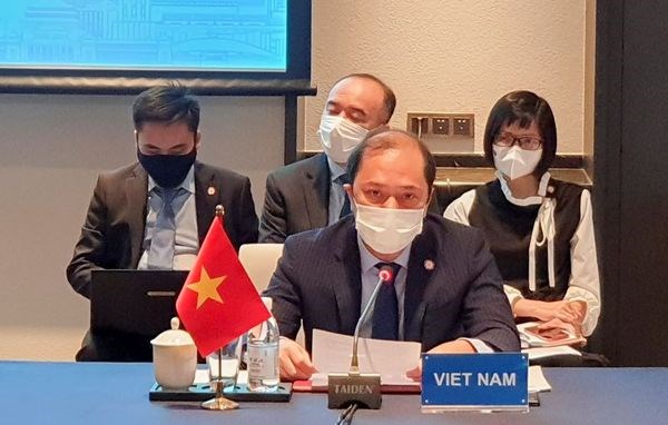 Vietnam calls for serious implementation of DOC at ASEAN-China SOM hinh anh 2