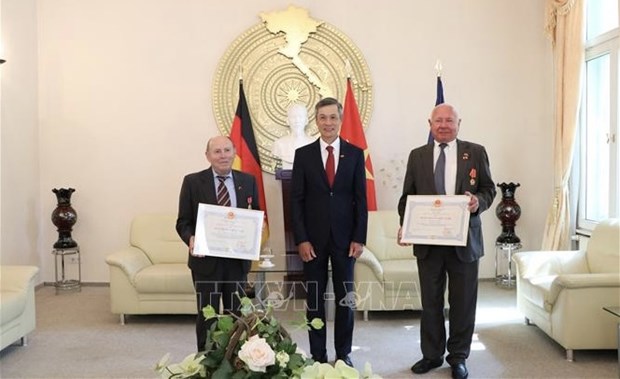 German friends awarded with Vietnam’s noble distinctions hinh anh 1