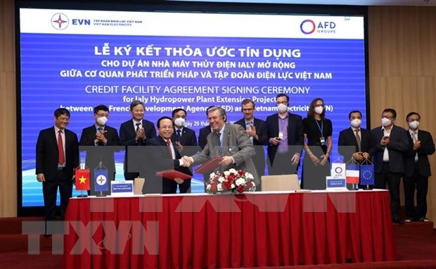 French Development Agency lends 74.7 million EUR to EVN’s hydropower project hinh anh 1