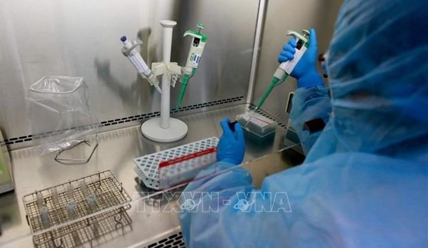 US Embassy presents COVID-19 lab equipment to Defence Ministry hinh anh 1