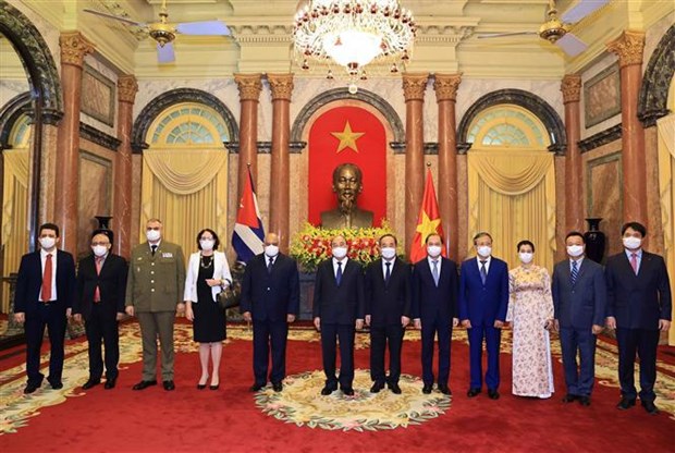 President hosts foreign ambassadors