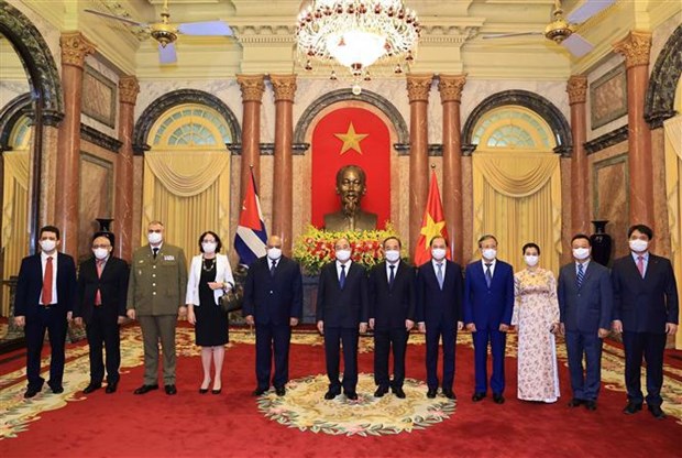 President hosts foreign ambassadors