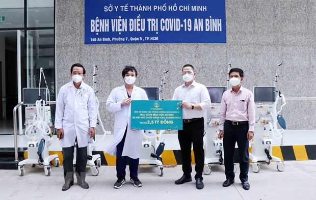 HCM City: enterprises donate medical supplies, equipment serving COVID-19 treatment hinh anh 1