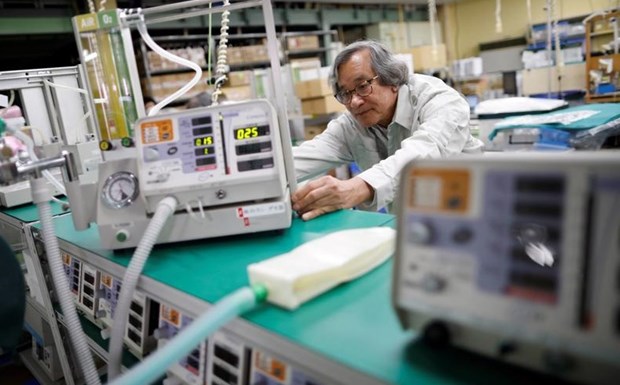 Ventilator creator invents antiviral face mask hinh anh 1