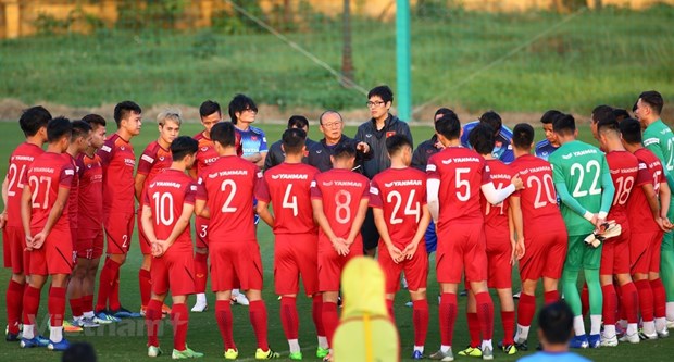 Head coach names 25-man squad for first match of World Cup qualifiers’ final round hinh anh 1