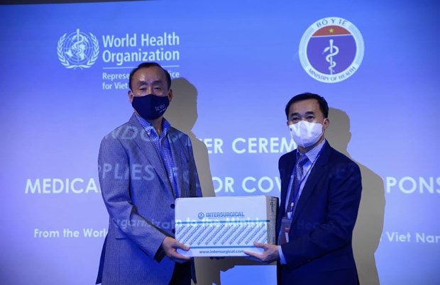 WHO presents medical supplies to support Vietnam’s COVID-19 fight hinh anh 1
