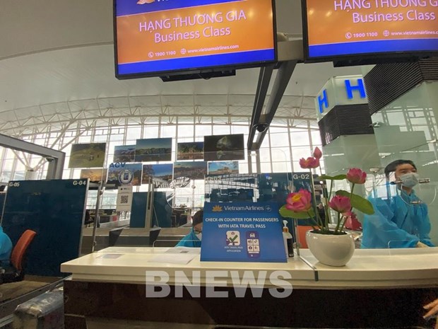 Vietnam Airlines pilots IATA Travel Pass on flight to Europe