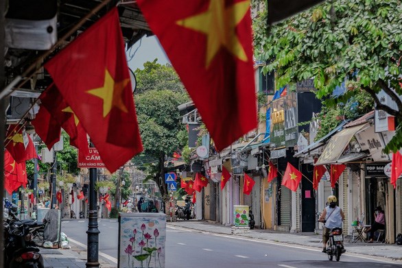 Hanoi allows resumption of some services from September 21 hinh anh 1