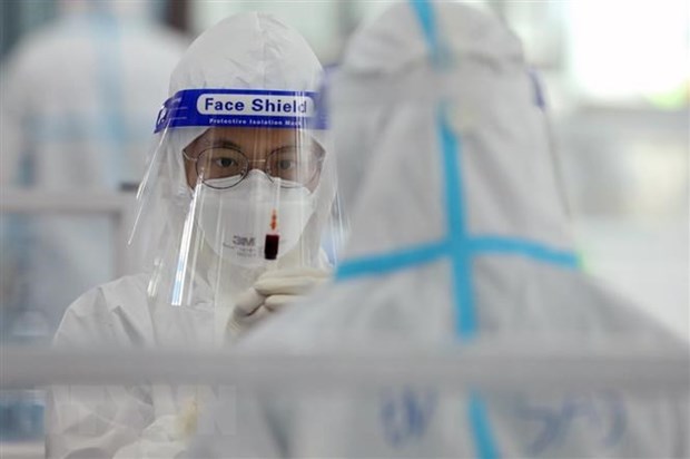 Vietnam logs 9,362 new COVID-19 cases on September 27 hinh anh 1