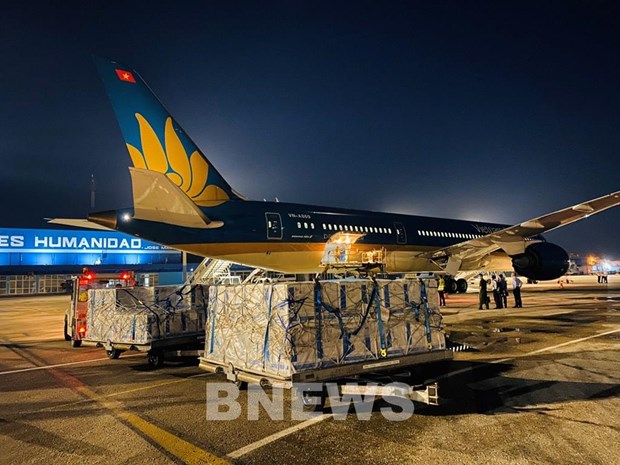 Vietnam Airlines completes longest flight for transporting vaccines hinh anh 1