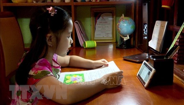 Studying online, via TV applied in 40 localities: Ministry hinh anh 1