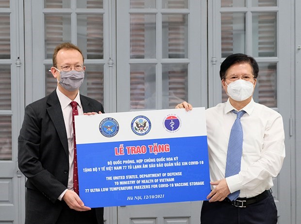 Vietnam receives ultra-low temperature freezers from US hinh anh 1