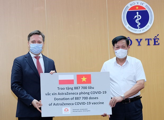 Vietnam receives nearly 2 million doses of COVID-19 vaccine donated by Poland, RoK