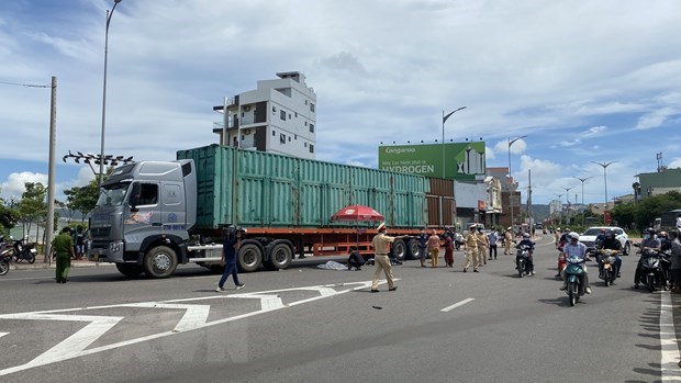 Traffic accidents down in ten months hinh anh 1