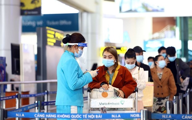 Air passengers asked to meet several requirements hinh anh 1