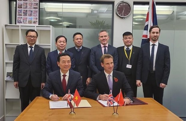 Vietnam, UK enhance cooperation in digital economy, digital transformation hinh anh 2