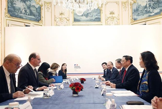 Vietnamese, French PMs hold talks, discussing measures to boost bilateral ties hinh anh 2