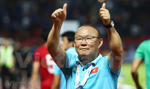Coach Park extends contract with VFF for another year hinh anh 2