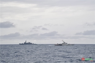 Vietnamese, Thai navies conduct 44th joint patrol
