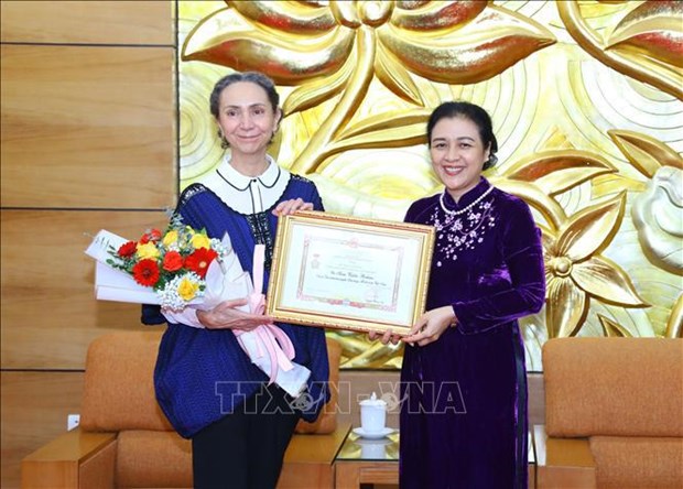 Friendship insignia bestowed upon Mexican Ambassador hinh anh 1