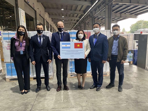 Argentina donates 500,000 AstraZeneca vaccine doses to Vietnam hinh anh 1