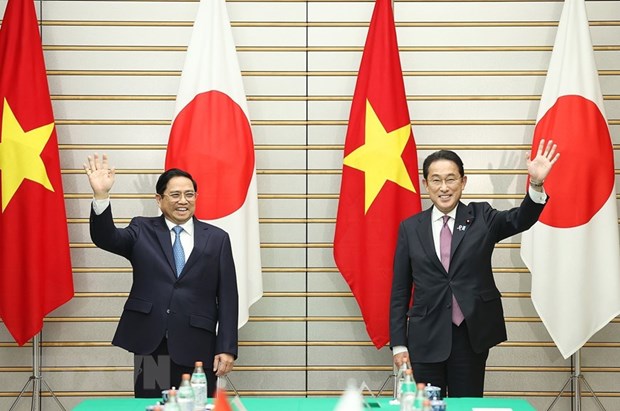 Vietnamese and Japanese PMs discuss orientations to promote extensive strategic partnership