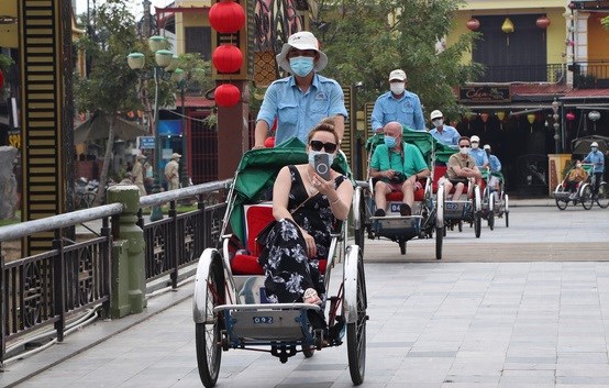 Foreign tourist arrivals to Vietnam up 42.4 percent in November hinh anh 1