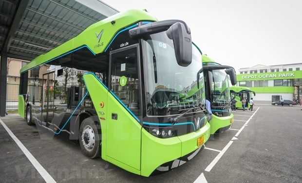 First smart e-bus fleet hits Hanoi street hinh anh 1