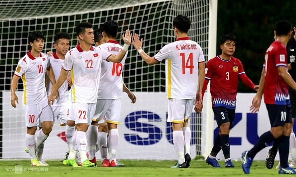 Vietnam start AFF Suzuki Cup 2020 with 2-0 win over Laos hinh anh 1