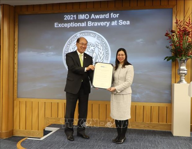First Vietnamese receives IMO bravery award