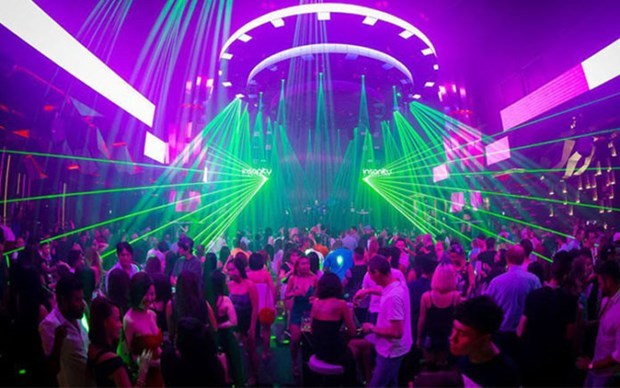 Ho Chi Minh City to reopen bars, dance clubs from next week hinh anh 1