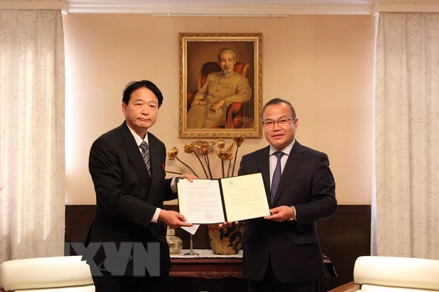 Two Japanese appointed as honourary consuls general of Vietnam hinh anh 1
