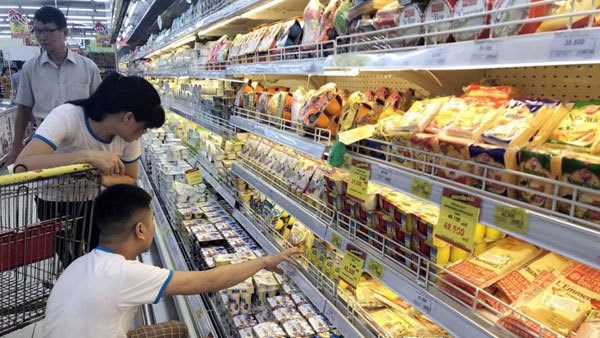 Gov’t to slash VAT from 10 percent to 8 percent in 2022 hinh anh 1