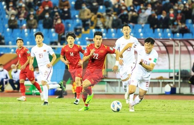 State President hails national football team for stunning win over China hinh anh 1