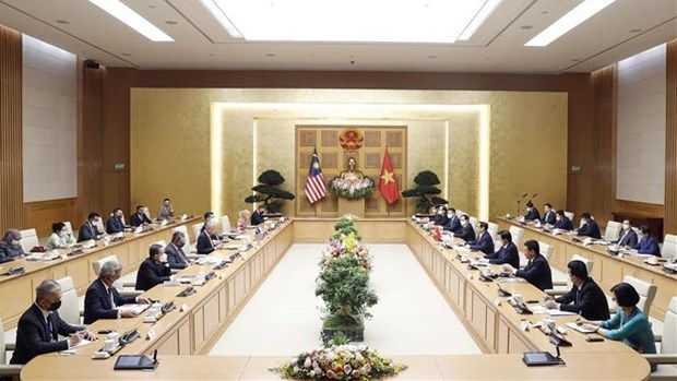 Prime Ministers of Vietnam, Malaysia hold talks hinh anh 1
