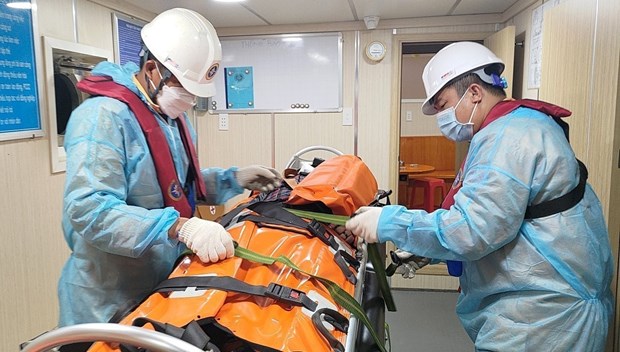 Sick Bangladeshi sailor saved in Khanh Hoa hinh anh 1