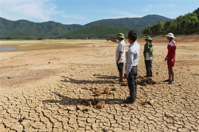 The 2-month drought causes water shortage for agriculture and production (Photo: VNA)
