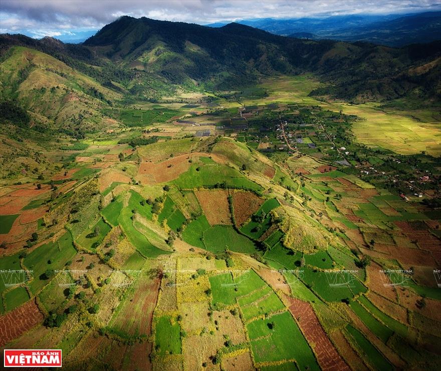 The majestic beauty of Chu Dang Ya volcano from above (Photo: VNA)