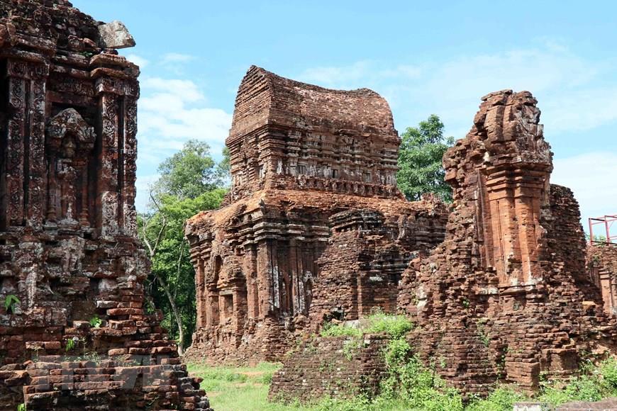 The solemn beauty of the ancient Cham towers (Photo: VNA)